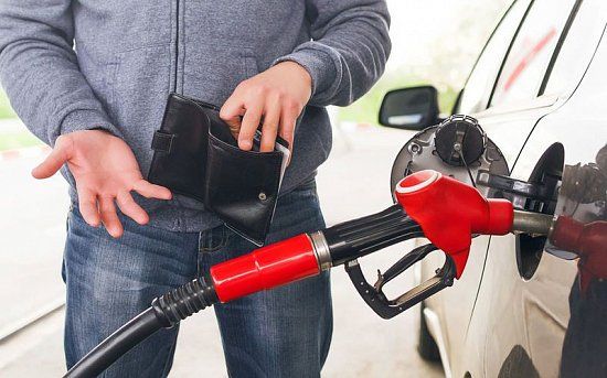 Новые штрафы за недолив бензина